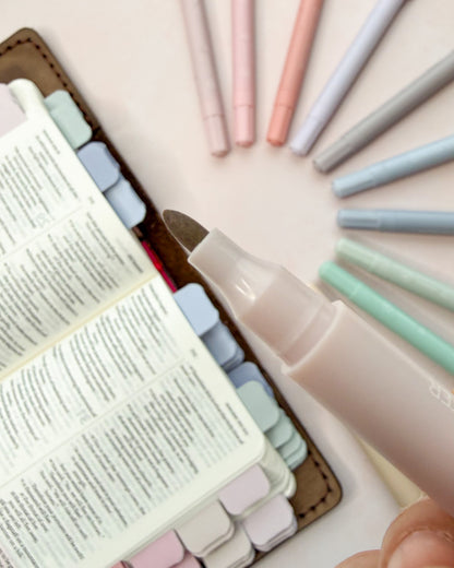 Bullet tip of a pastel highlighter